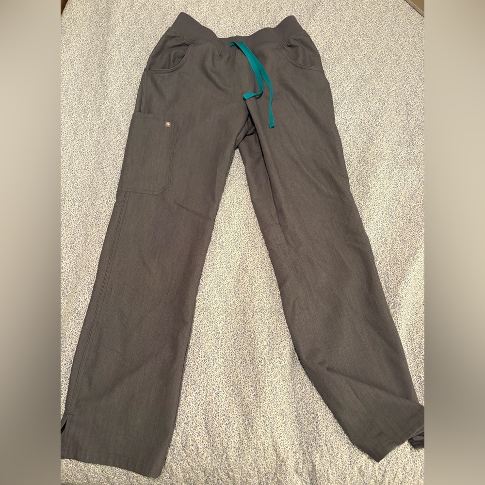 Figs Kade Cargo Scrub Pants in Graphite